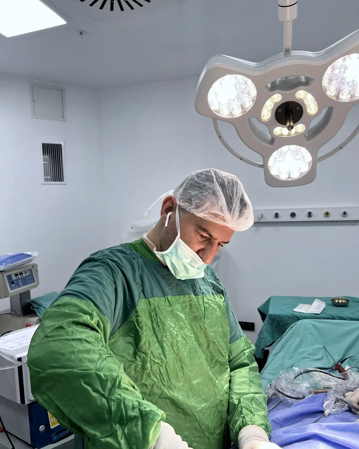 Op. Dr. Mustafa Buğra Kardaşlar portresi